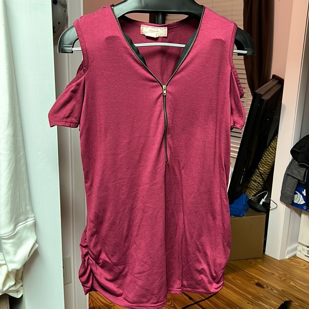 Maroon top with zipper